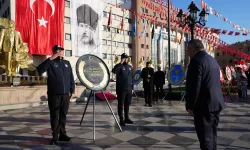 Keçiörenliler Ata'ya saygı için meydanda buluştu