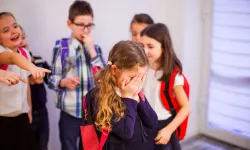 Akran zorbalığının temeli çoğu zaman evde atılıyor