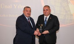 Gümüşhanelilerden, Dr.Mesut Özarslan’a “Değer Katanlar” plaketi