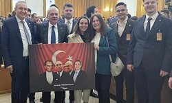 Gebze’li İYİ Gençlerden Ayyüce Türkeş’i duygulandıran tablo