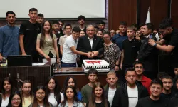 Başkan Dr. Mesut Özarslan'dan stajerlere önce sertifika sonra pasta