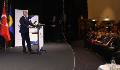 Bakan Işıkhan, İsveç'te Türk gurbetçilerle buluştu