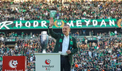 Hem taraftarı, hem Kocaelispor'u kutladı