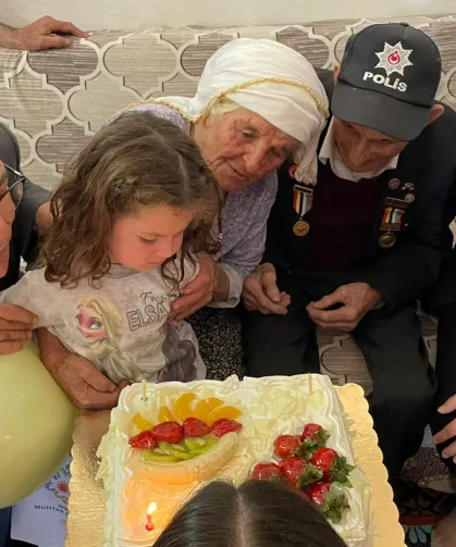 95 yaşındaki Kore Gazisine doğum günü sürprizi
