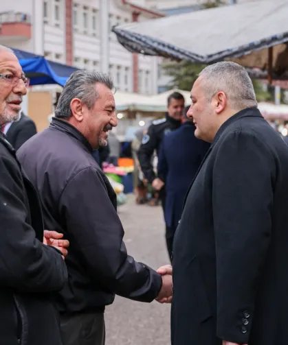 Başkan Özarslan'dan Ayvalı Semt Pazarı'na ziyaret