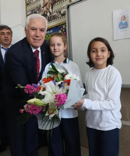 Arkadaşlarına söz verdi, Başkan Bozbey'i sınıfa getirdi