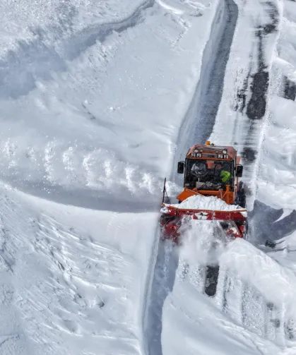 Bahar Van'a gelemedi! Karla mücadele sürüyor