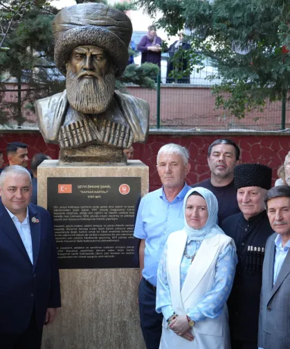 Ankara Keçiören'de Şeyh Şamil büstü törenle açıldı