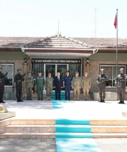 Bakan Güler'den KKTC'deki 39'uncu Mekanize Piyade Tümen Komutanlığı'na ziyaret