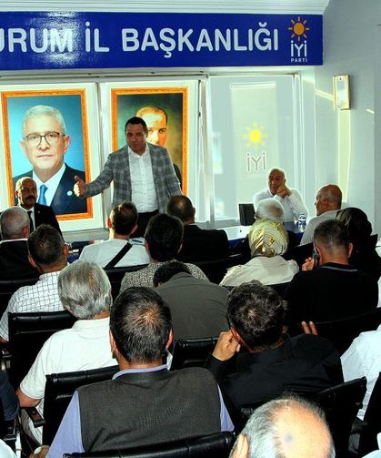 İYİ Parti GİK üyesi Nusret Acur, Erzurum'da partililer ile buluştu.