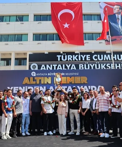 Kırkpınar Başpehlivanı Erkan Taş'a coşkulu karşılama