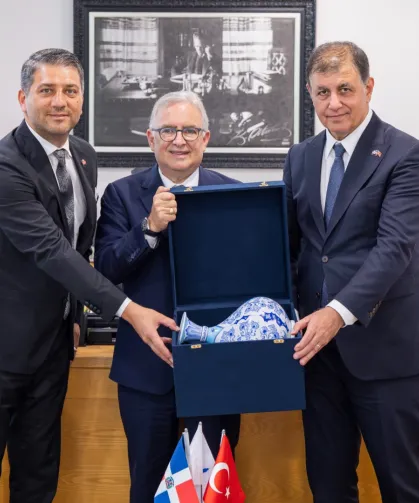 Dominik Ankara Büyükelçisi Lora'dan İzmir Büyükşehir'e ziyaret