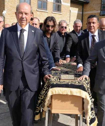 KKTC 5. Cumhurbaşkanı Ersin Tatar, yeğenini Londra'da son yolculuğuna uğurladı