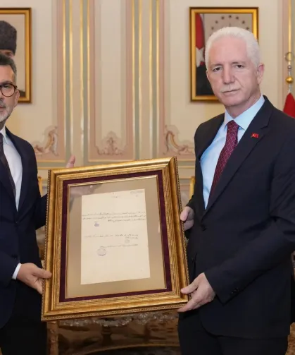 66 yıl sonra bulunan 127 yıllık mektup İstanbul Valiliği'ne teslim edildi