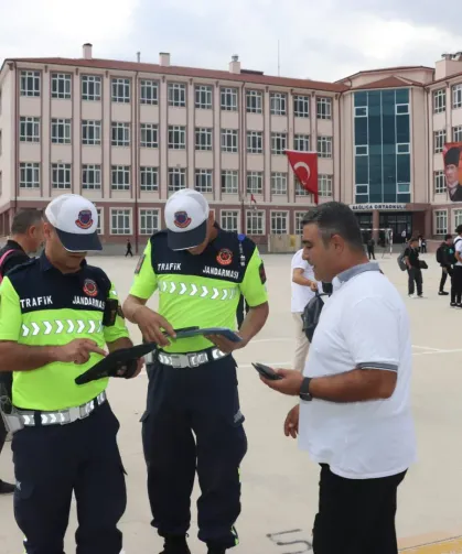 Ankara'da okul çevrelerinde 20 günde yaklaşık 20 bin kişi sorgulandı