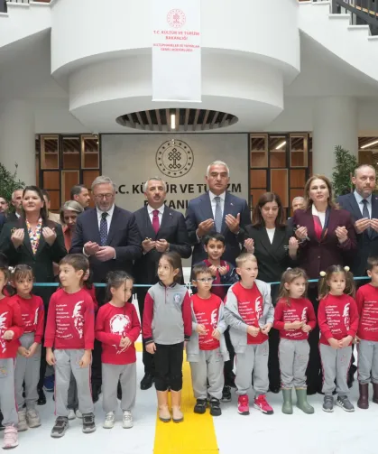Bakan Ersoy'dan 160 bin kitap kapasiteli dev kütüphane açılışı