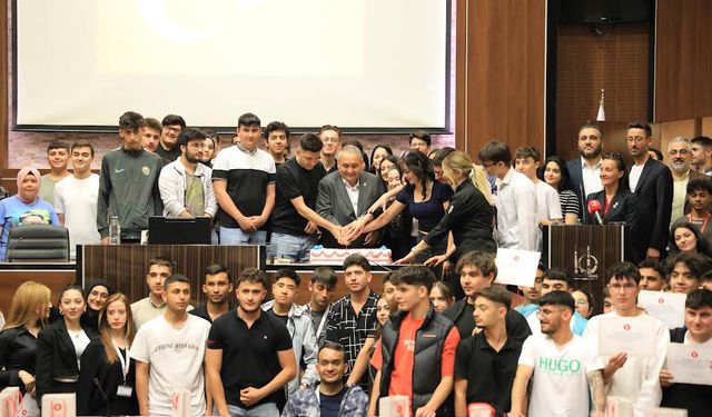 Başkan Özarslan'dan, Stajyer öğrencilere duygusal veda