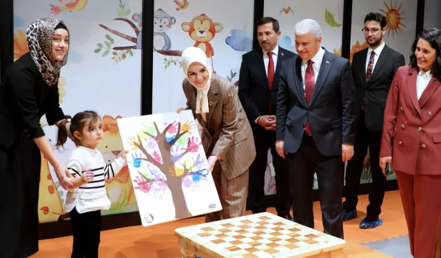 Bakan Göktaş, Hoşkubbe Millet Kütüphanesi'ni ziyaret etti