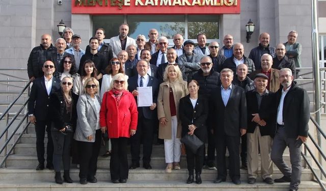 İYİ Parti Muğla İl Başkanı Davut Cumhur Akmeşe mazbatasını aldı