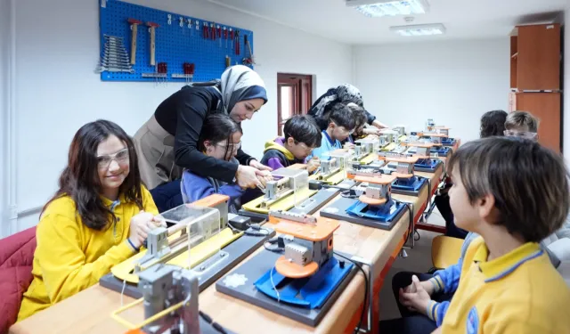 Öğrenciler bilgi ve becereyi kütüphanelerde kazanıyor