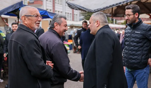 Başkan Özarslan'dan Ayvalı Semt Pazarı'na ziyaret