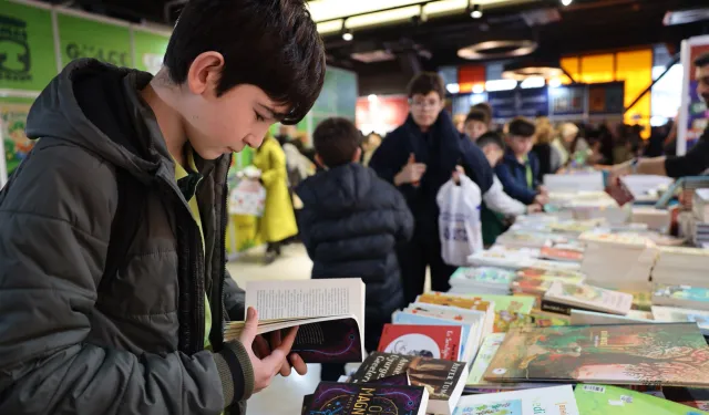 Sakarya Çocuk Edebiyatı Fuarı'na 2 günde rekor katılım