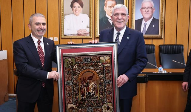 İYİ Parti Kocaeli İl başkanı Şirin’den, Dervişoğlu’na anlamlı hediye