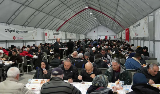 Başkan Özarslan 450 bin kişiyi iftar sofralarında buluşturdu