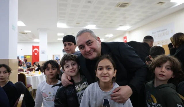 Başkan Özarslan'dan yetim ve öksüz çocuklara özel sofra