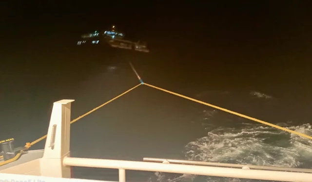 Fethiye açıklarında arızalanan tekne kurtarıldı