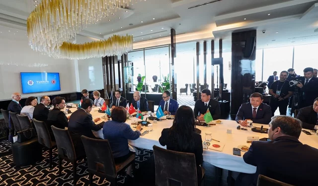 Numan Kurtulmuş, TÜRKPA üyesi mevkidaşlarıyla buluştu