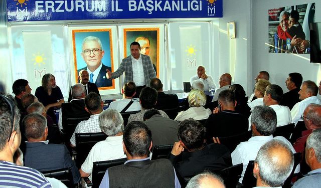 İYİ Parti GİK üyesi Nusret Acur, Erzurum'da partililer ile buluştu.