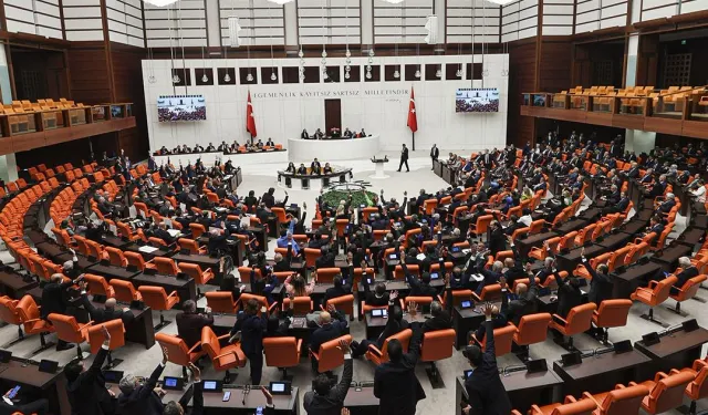 TBMM'de öğrenci affı teklifinde ilk 13 madde kabul edildi... Akademik sahteciliğe ağır yaptırım