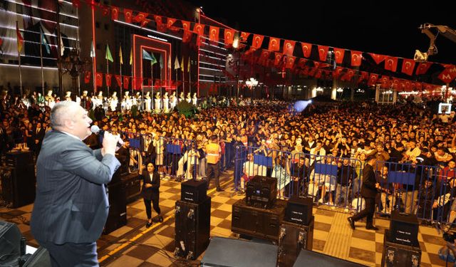 Keçiören'de 'Zafer' coşkusu meydanlara sığmadı