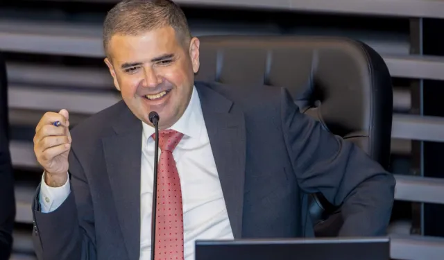 Mezitli Belediye Başkanı CHP'den ihraç edildi