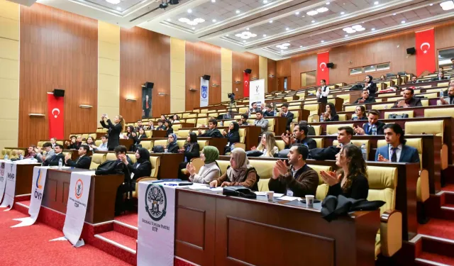 Ankara'da gençler bağımlılıkla mücadeleyi konuştu