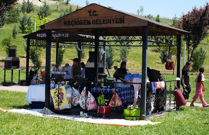 Keçiören'de mesire yerleri doldu taştı