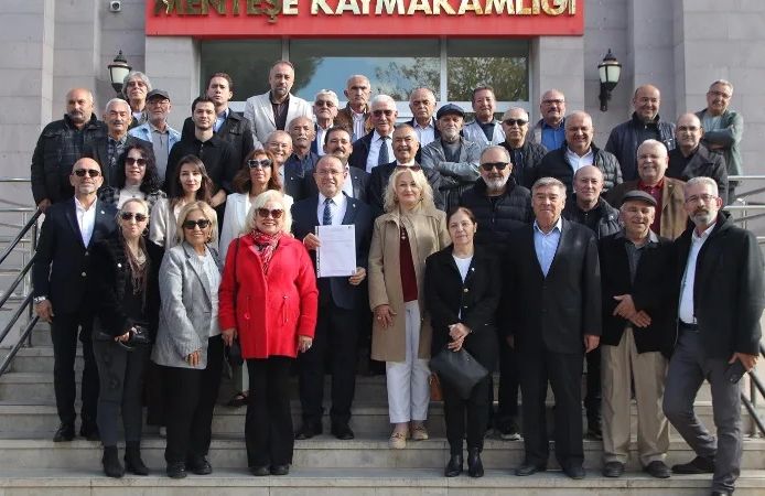 İYİ Parti Muğla İl Başkanı Davut Cumhur Akmeşe mazbatasını aldı