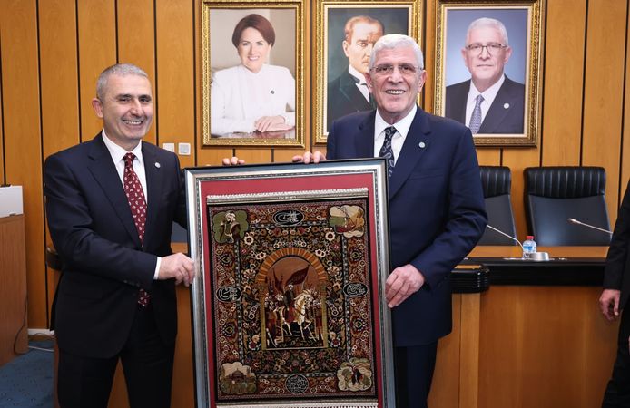 İYİ Parti Kocaeli İl başkanı Şirin’den, Dervişoğlu’na anlamlı hediye