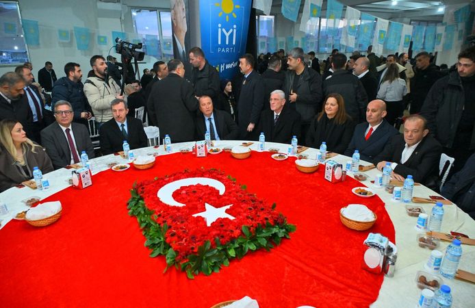İYİ Parti Afyonkarahisar iftarında tarihi buluşma