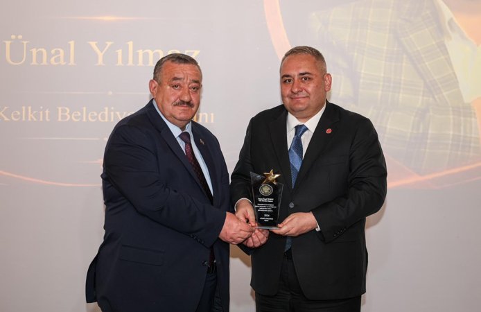 Gümüşhanelilerden, Dr.Mesut Özarslan’a “Değer Katanlar” plaketi