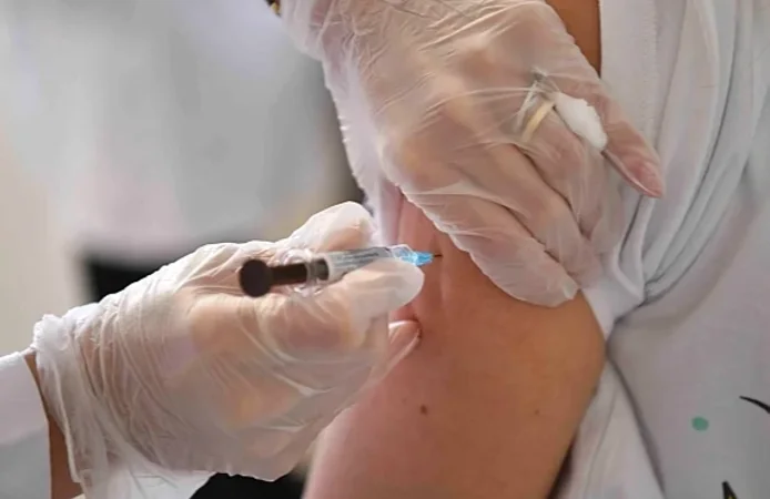 Yaşlanan nüfusta aşılamanın önemi artıyor... 65+ yaş aşıları hayati önemde