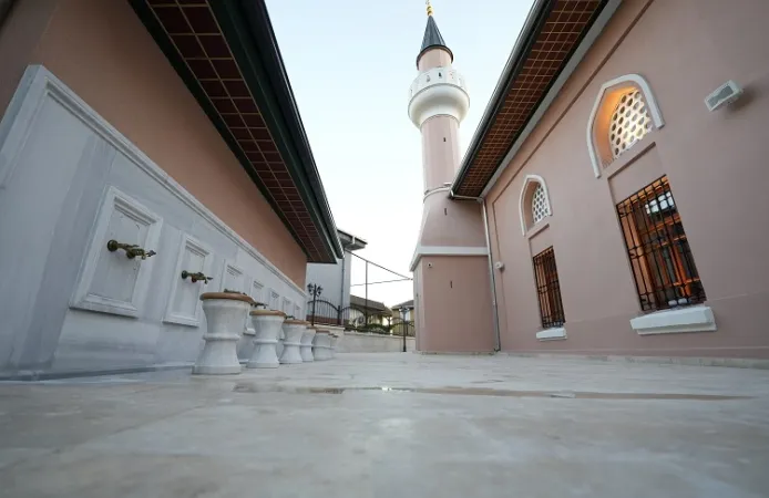 4 asırlık cami ibadete açıldı