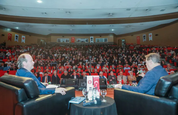 Keçiören'de Ahmet Özhan konser ve söyleşisine yoğun ilgi