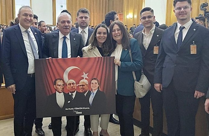 Gebze’li İYİ Gençlerden Ayyüce Türkeş’i duygulandıran tablo