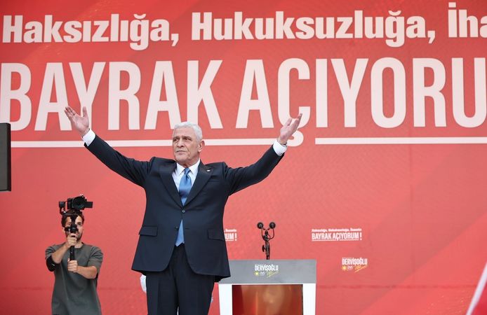 Dervişoğlu: Yaşasın Cumhuriyet, Yaşasın Millet