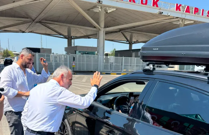 İYİ Partili Milletvekili Akalın'dan Kapıkule'de gurbetçilere ziyaret