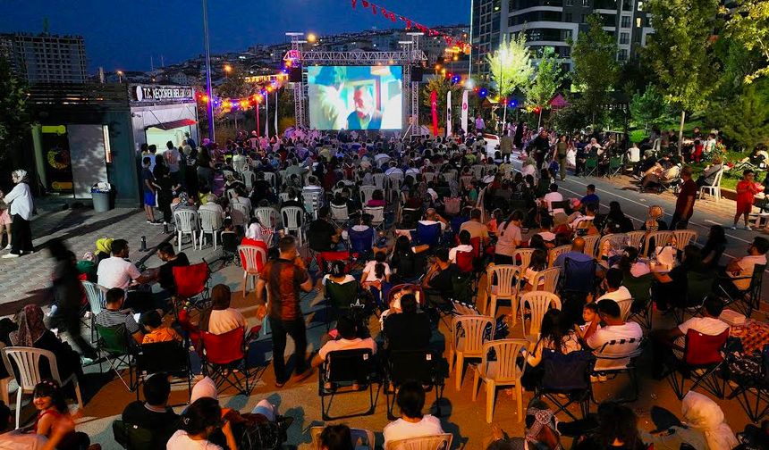 Dr.Mesut Özarslan, Keçiören'de yaz akşamlarını nostaljiyle taçlandırıyor