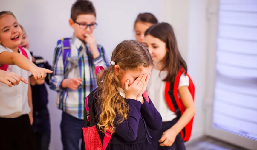 Akran zorbalığının temeli çoğu zaman evde atılıyor