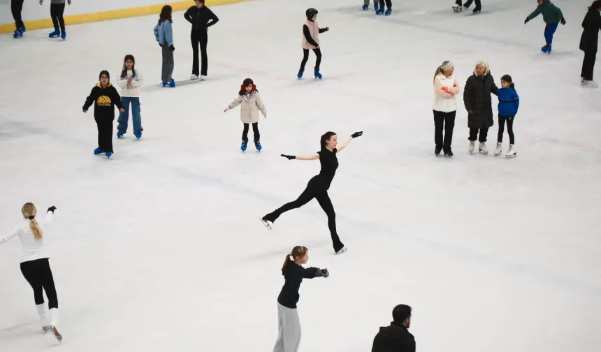 Ankara'da BelPA buz pateni tesisine yoğun ilgi